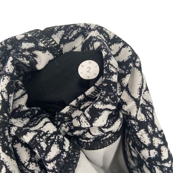 Lululemon Wunder Under Crop Hi-Rise Ice Breaker White Black Leggings Size 2 - Picture 2 of 9